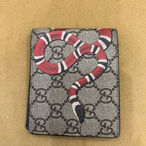 Beige Gucci logo snake wallet
